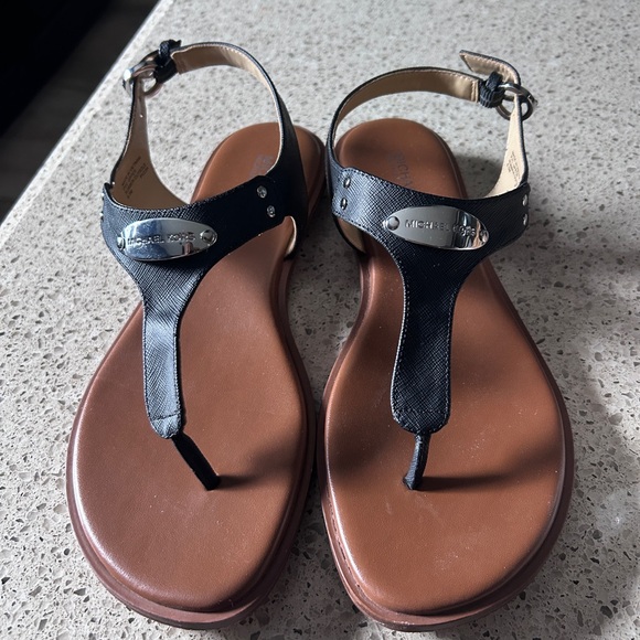 Almost brand new like Michael Kors! - Picture 1 of 3